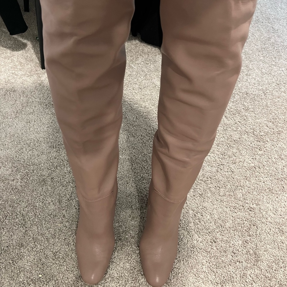 Stuart Weitzman size 8